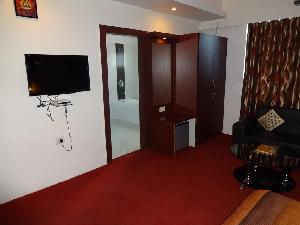 Hotel Avn Grand Ранчи Экстерьер фото