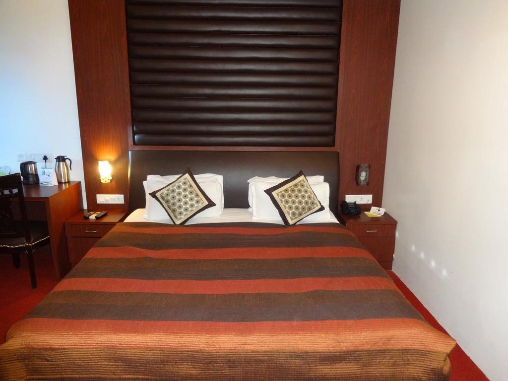Hotel Avn Grand Ранчи Экстерьер фото