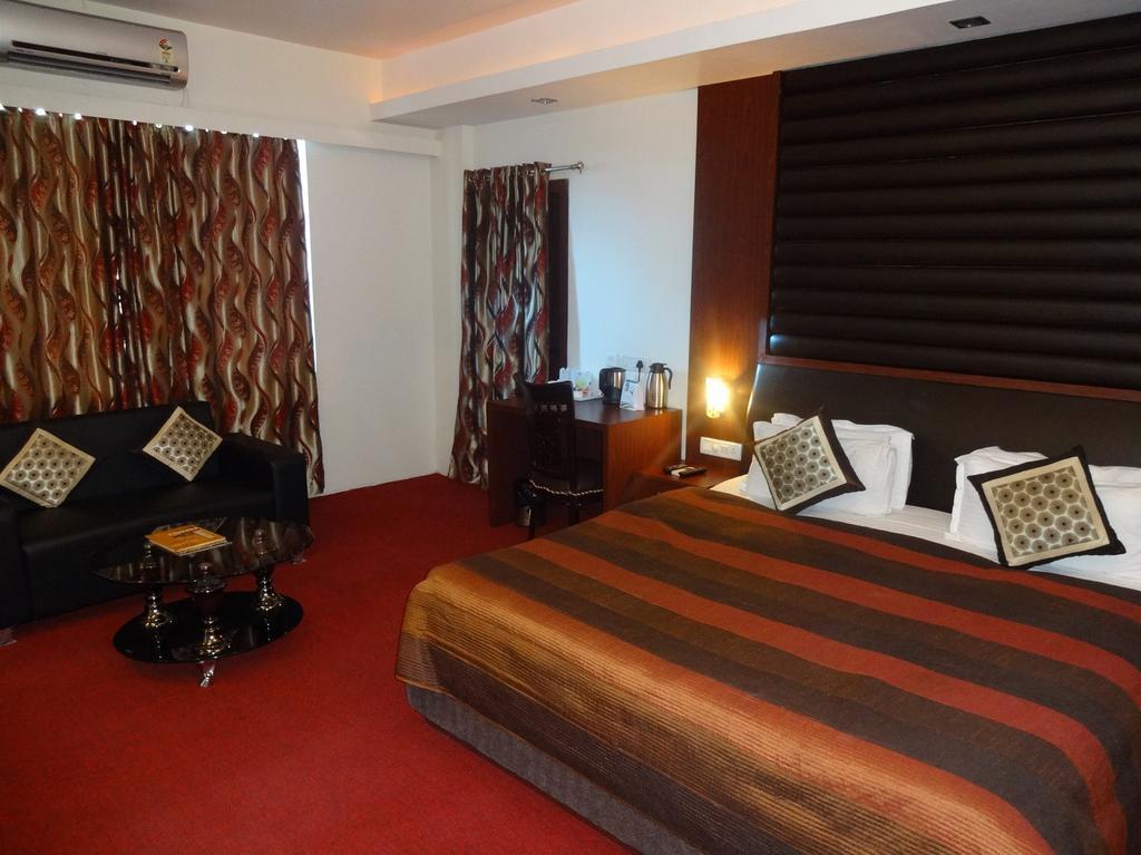 Hotel Avn Grand Ранчи Экстерьер фото