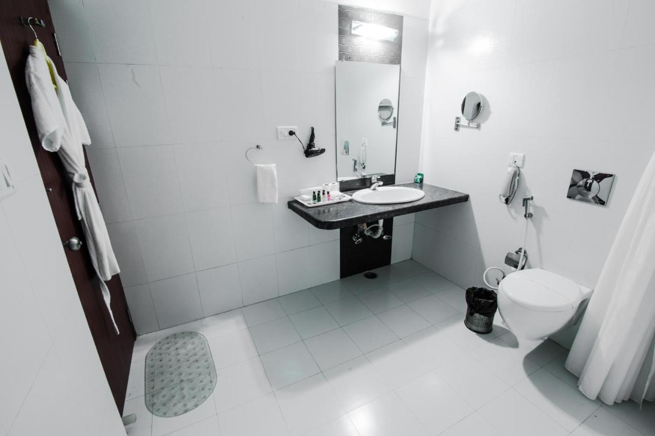Hotel Avn Grand Ранчи Экстерьер фото