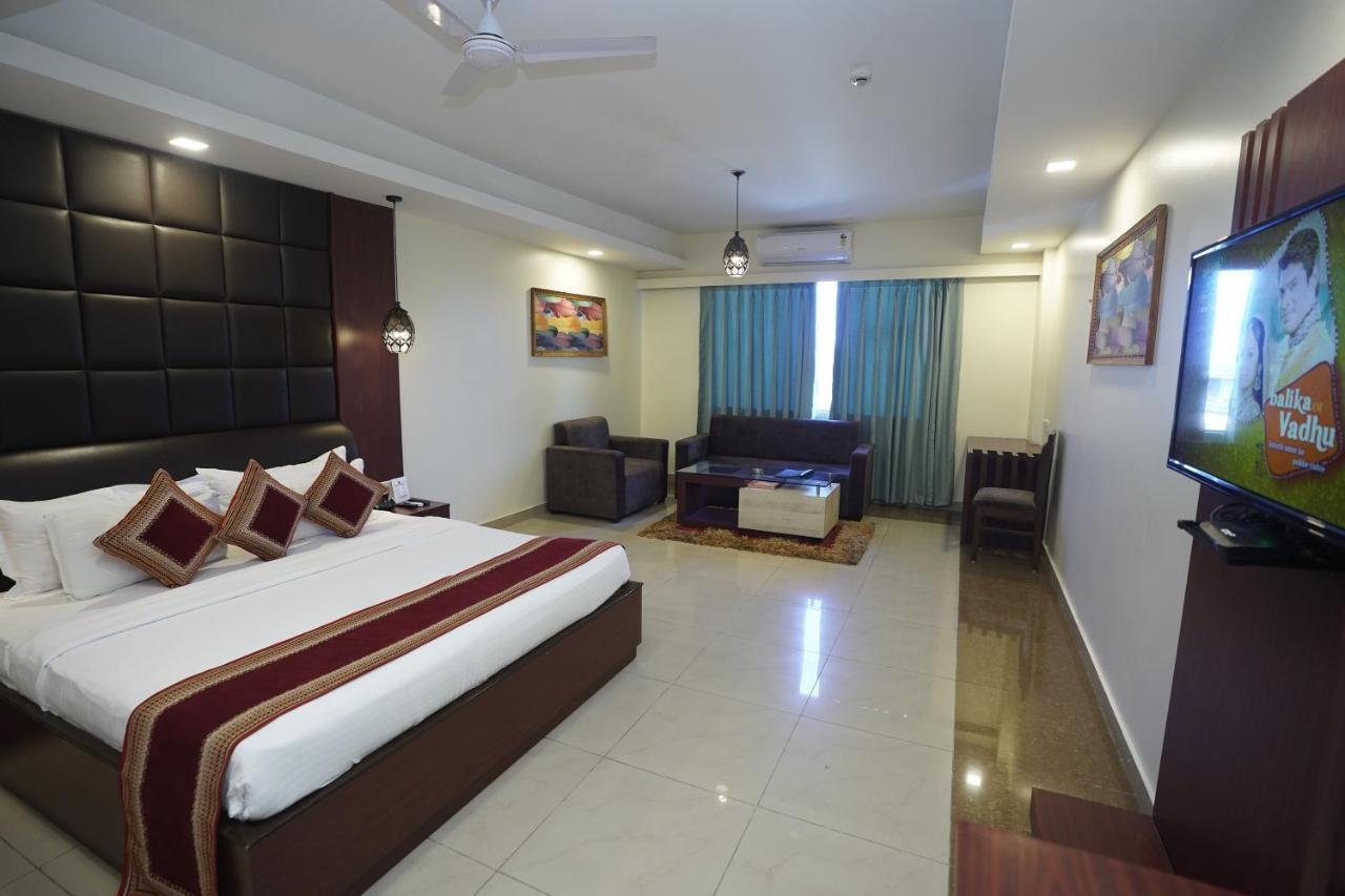 Hotel Avn Grand Ранчи Экстерьер фото